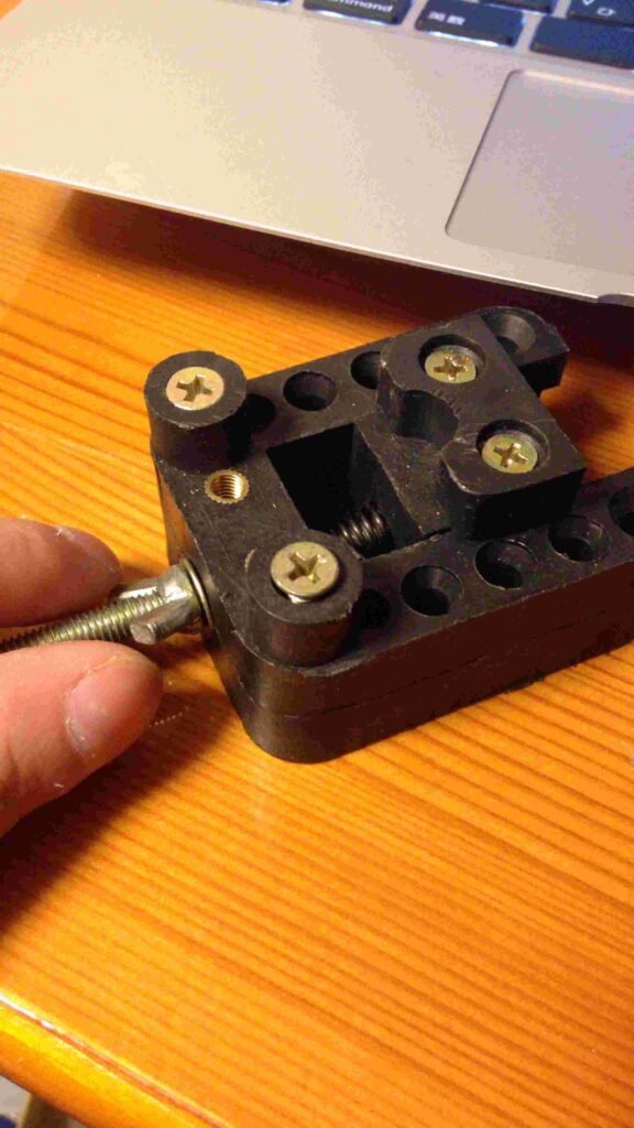 裏蓋外し器の拡大撮影