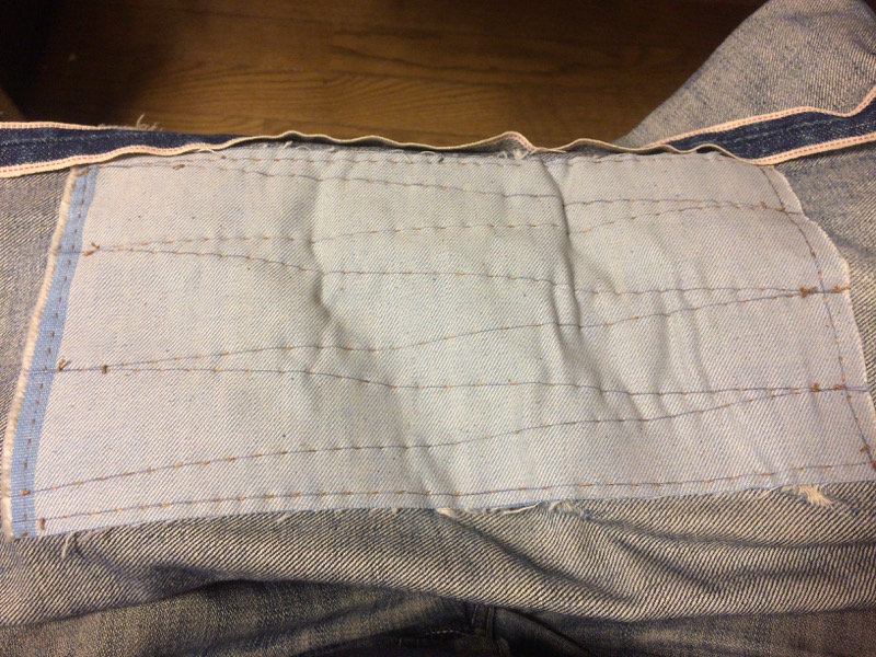 ダメージジーンズ