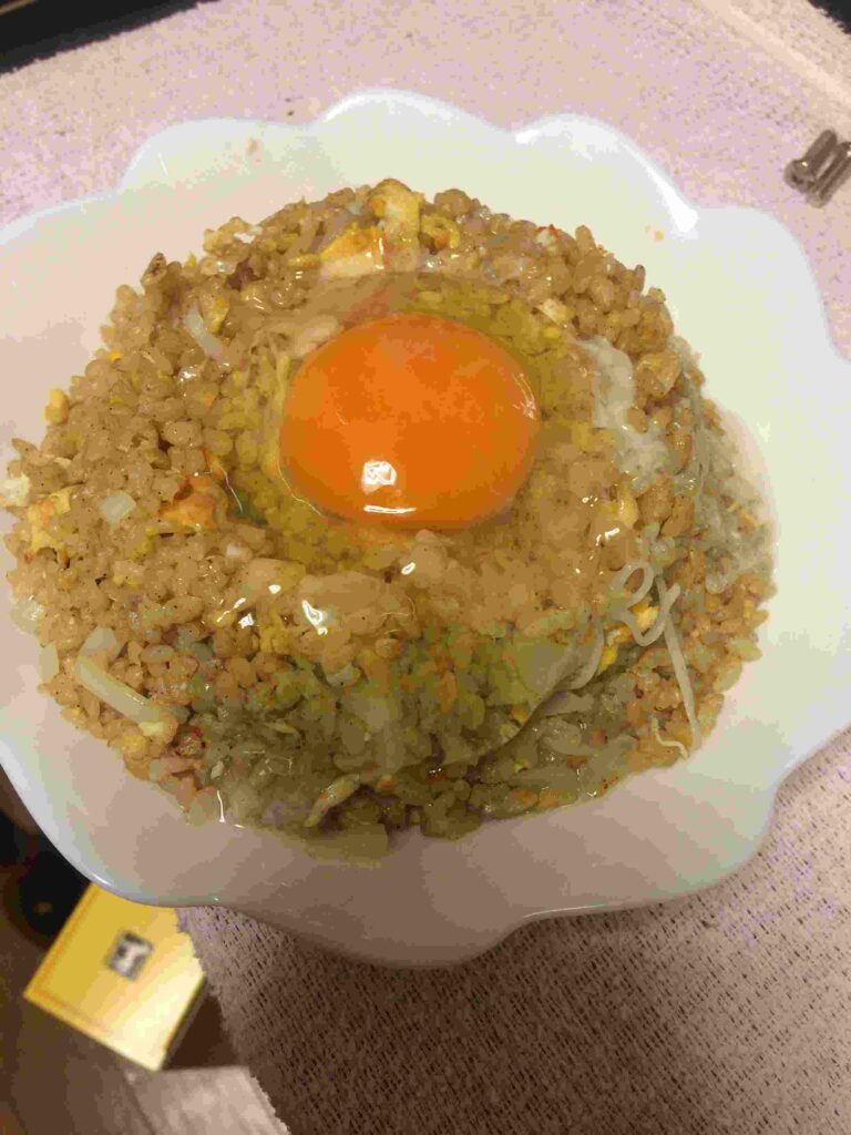温泉卵のせカニチャーハン