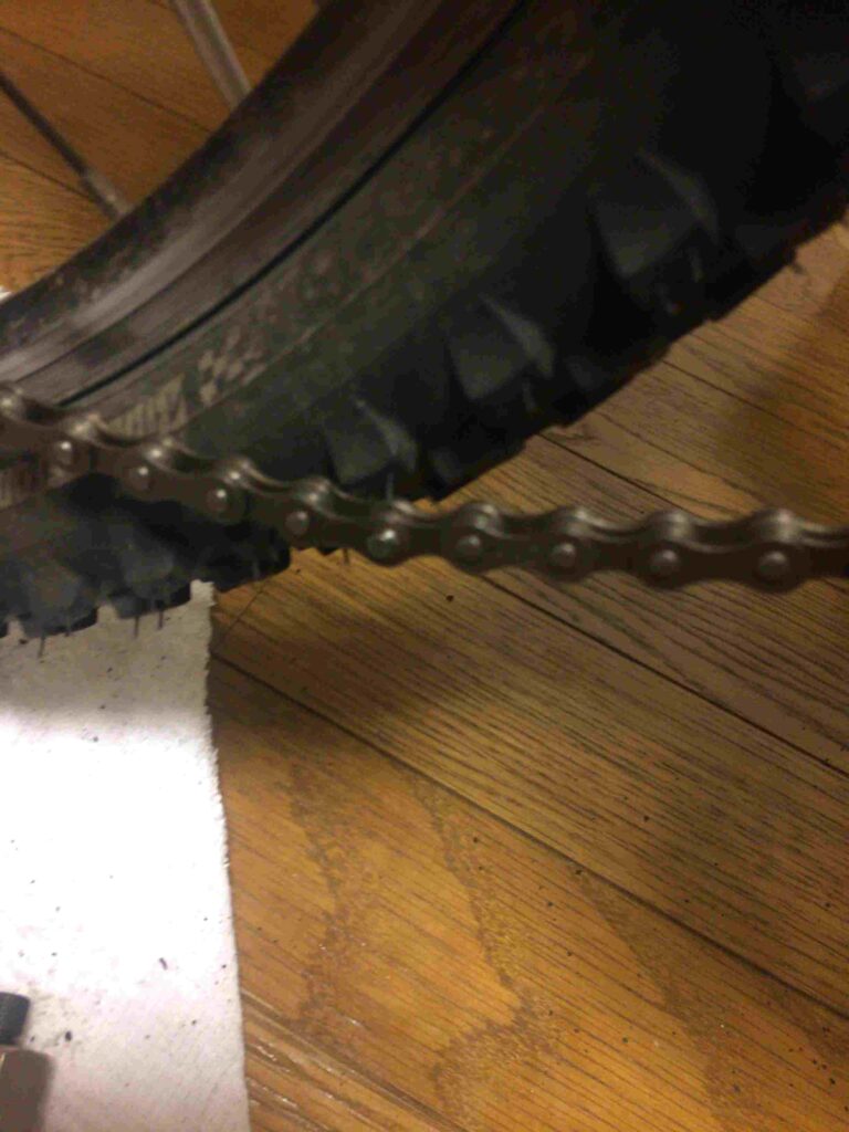 新しいチェーンを自転車に付ける